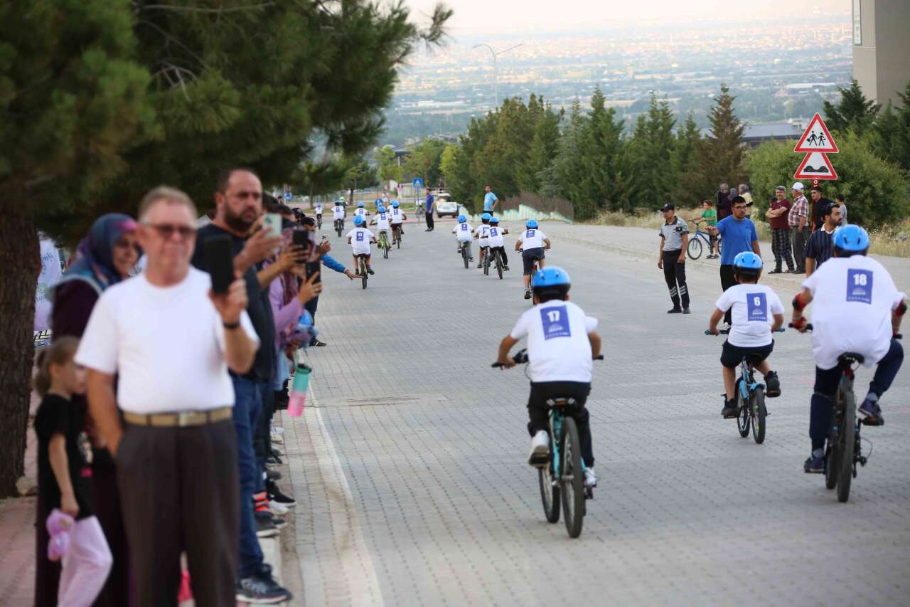 Konya Meram'da mahalleleri çocukların bisiklet heyecanı sardı 9